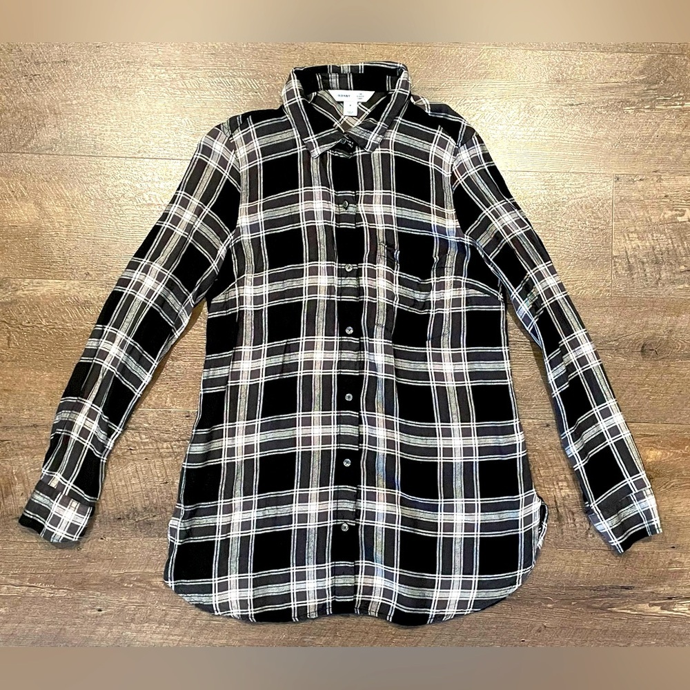 Old Navy Women’s Black and White Plaid The Classic Button-Up Shirt Size Medium
